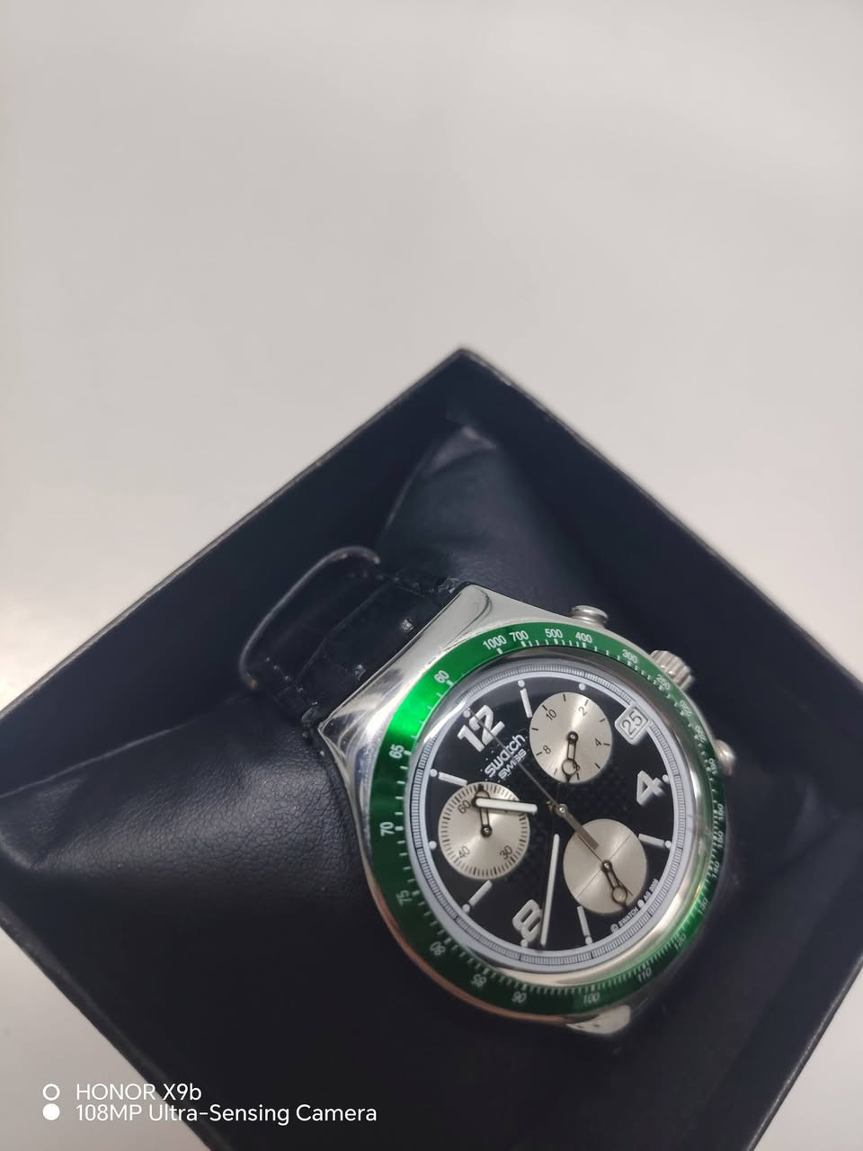 سواتج سويسري (سواتش) swatch 
النظافة موضحة بالصور
كرونوغراف وأيضاً يوجد بها نافذة تاريخ 
الوقت يعمل بدقة غير متناهية
قطر  الساعة ٤٢ من دون الدكمة
السعر طيب بإذن الله
للمهتمين التولصل خاص


**إذا كنت صاحب هذا الإعلان وتريد حذفه لأي سبب، رجاءا أرسل رسالة إلى الدعم الفني**