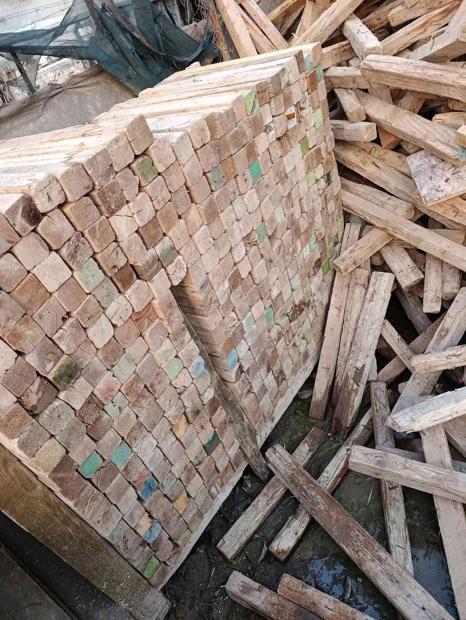 السلام عليكم سير للبيع 3*3 /سير 2*4
العنوان بابل حي العسكري للاستفسار 
***********
