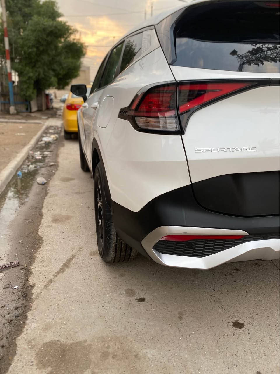 السلام عليكم 
سبورتج موديل 2024
دخول جديد 
السياره جديده بعنى الكلمه 
تصليح درجه اولى كلشي تصلح عله كده 
بدون دواخل لا لغود لا شواصي ما بيهه اي قطعه مبدله 
*********** بغداد, العراق
