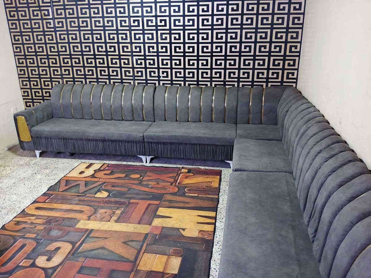 ديوان 11 مقعد للبيع نضيف بدون اي ضرر ب190 
‭***********‬
