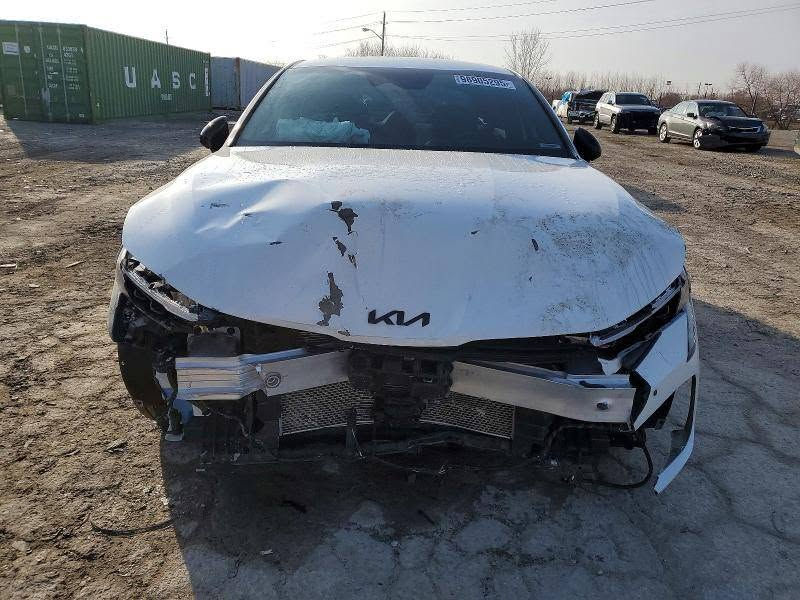 يالله سلام عليكم 
كي فايف موديل 25
مكينه 2500 تنفس طبيعي
السياره بعد 15 يوم توصل 
فول موصفات عده الفتحه 
بصمه 
شاشه وتحكم  ستير 
رادر جانبي 
كشنات جلد
سايد بريك بصمه 
 
توقف ذاتي  وبعد بيه هواي موصفات
 اتصال ***********
