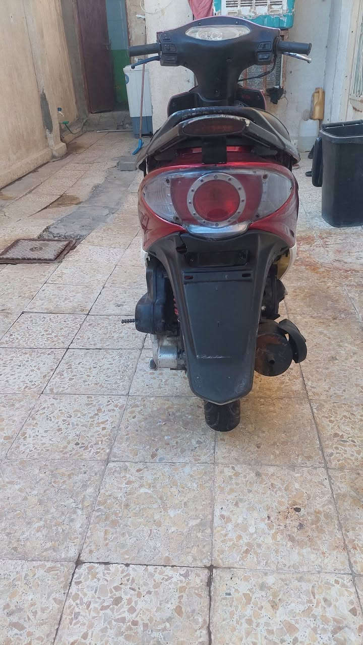 دراجه للبيع كامكو جي فور 
دراجه نضيفه ستوها مجفته تجفيت اصلي كهربائيات كلها شغاله ونكره سلف 
السعر 350
مكاني نجف حي الميلاد 
***********
