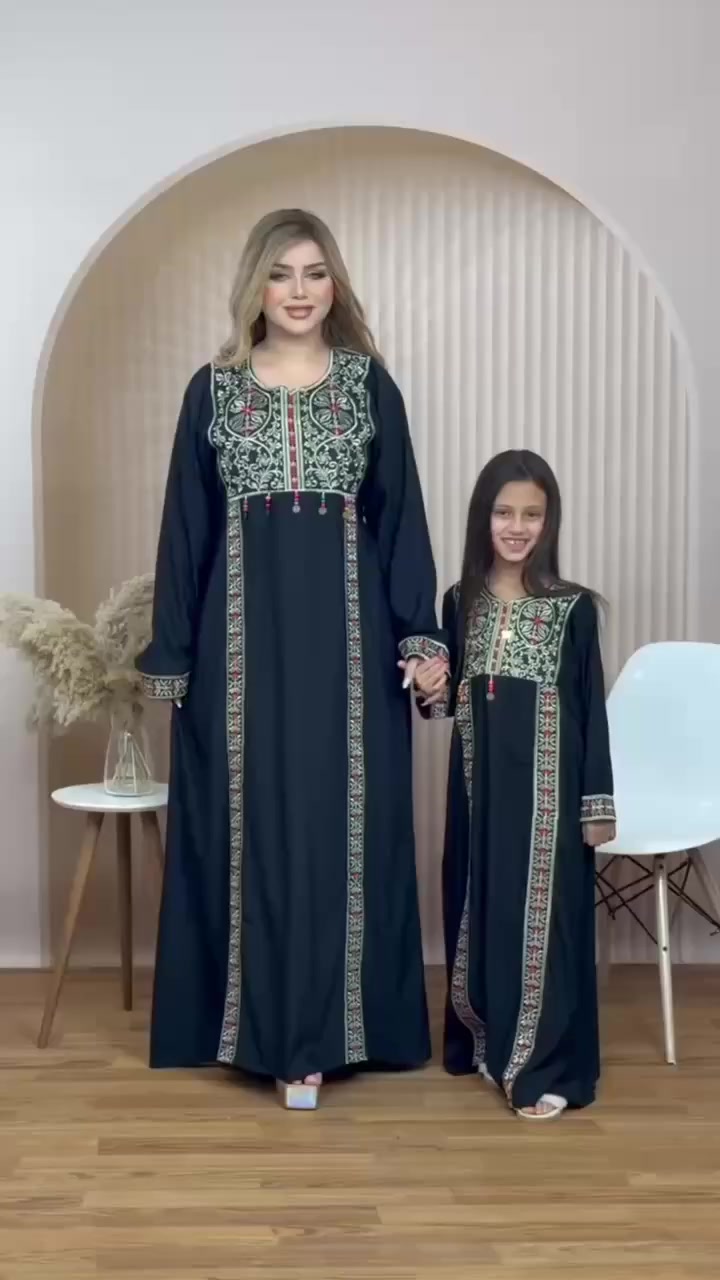 #جملة #توينز_الام_والبنت
نوع القماش 👈 (كشمير  ) اصلي لايوبر ولايكش 
القياس الام 1 و2 
البنت 1 و2 
سعر الدرزن 24 قطعه 210 الف


**إذا كنت صاحب هذا الإعلان وتريد حذفه لأي سبب، رجاءا أرسل رسالة إلى الدعم الفني**