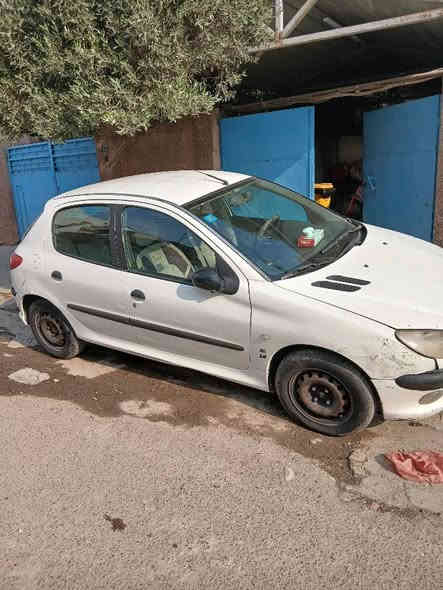 السلام عليكم بيجو ٢٠٦ الموديل ٢٠٠٩ بغداد اللون ابيض كير محرك صدر جيد تحويل حديد ***********بغدادالسيديه تقاطع درويش عمارات الكويتي  السياره بييه طخات حادث قوي ماكو بدون صبغ وبدون معحون بغداد
