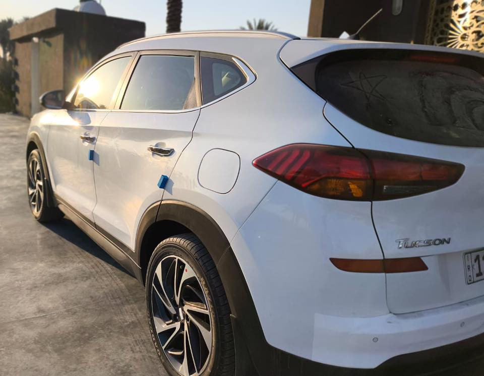 سلام عليكم عندي توسان موديل ٢١ مكفوله سيارة من صبغ يوجد بارد موضح بصوره  اريد مراوس مع سورنتو وهذا رقمي ***********
