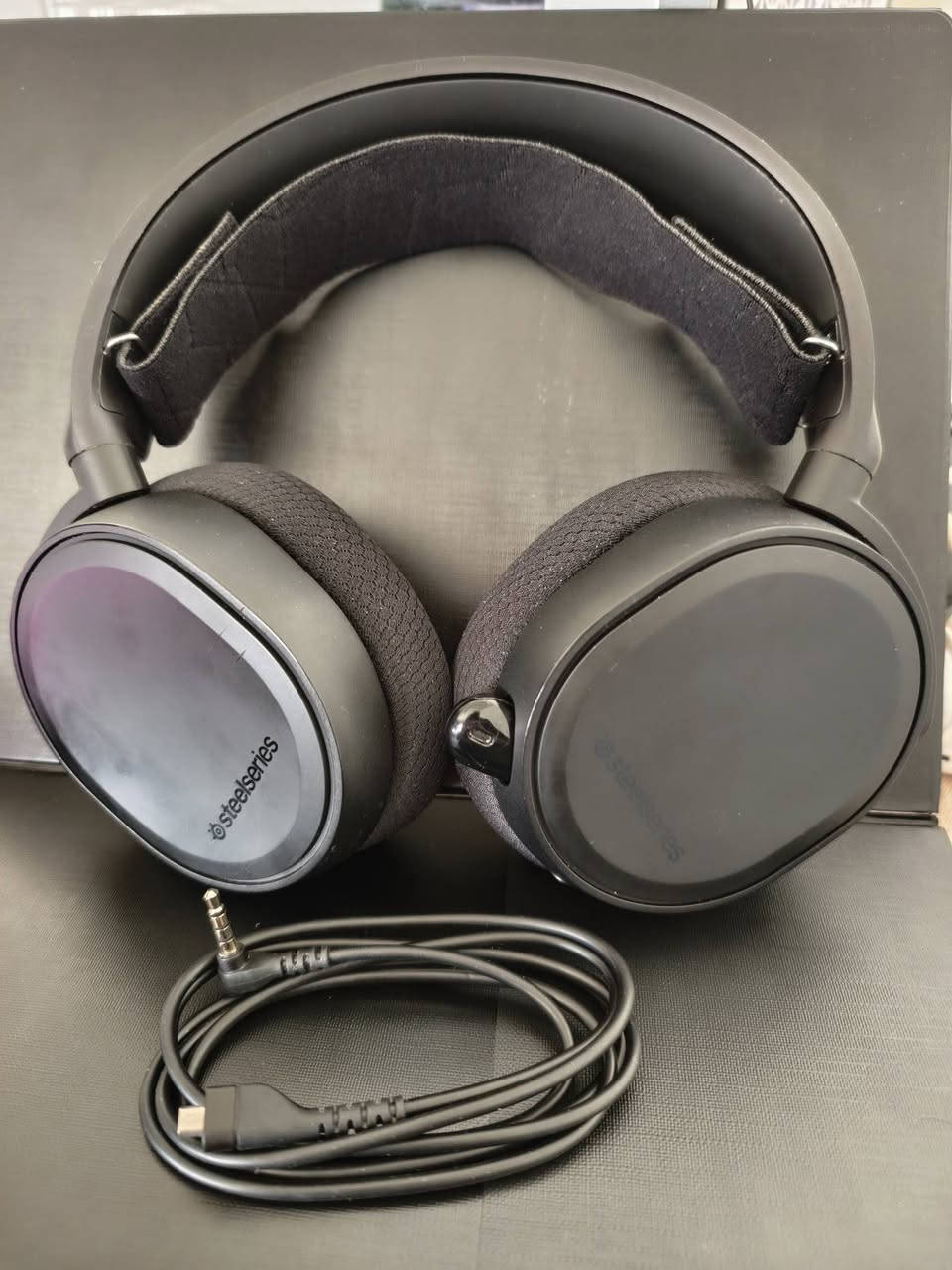 SteelSeries Arctis 3
یەکێک لە باشترین هێدسێتەکان بۆ گەیمینگ، بۆ سەرجەم پلاتفۆڕمەکان دەبێت (PC & Console)
بۆ زانینی نرخ نامە بنێرە
All-Platform Gaming Headset for PC - PlayStation 5 and PS4, Xbox One, Nintendo Switch, VR, Android and iOS


**إذا كنت صاحب هذا الإعلان وتريد حذفه لأي سبب، رجاءا أرسل رسالة إلى الدعم الفني**