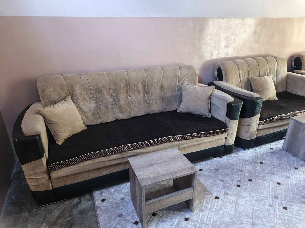 طخم قنفات 5 قطع للبيع مع طبلات5 
السعر140الف وبي مجال للشراي اتصل *********** كركوك, العراق
