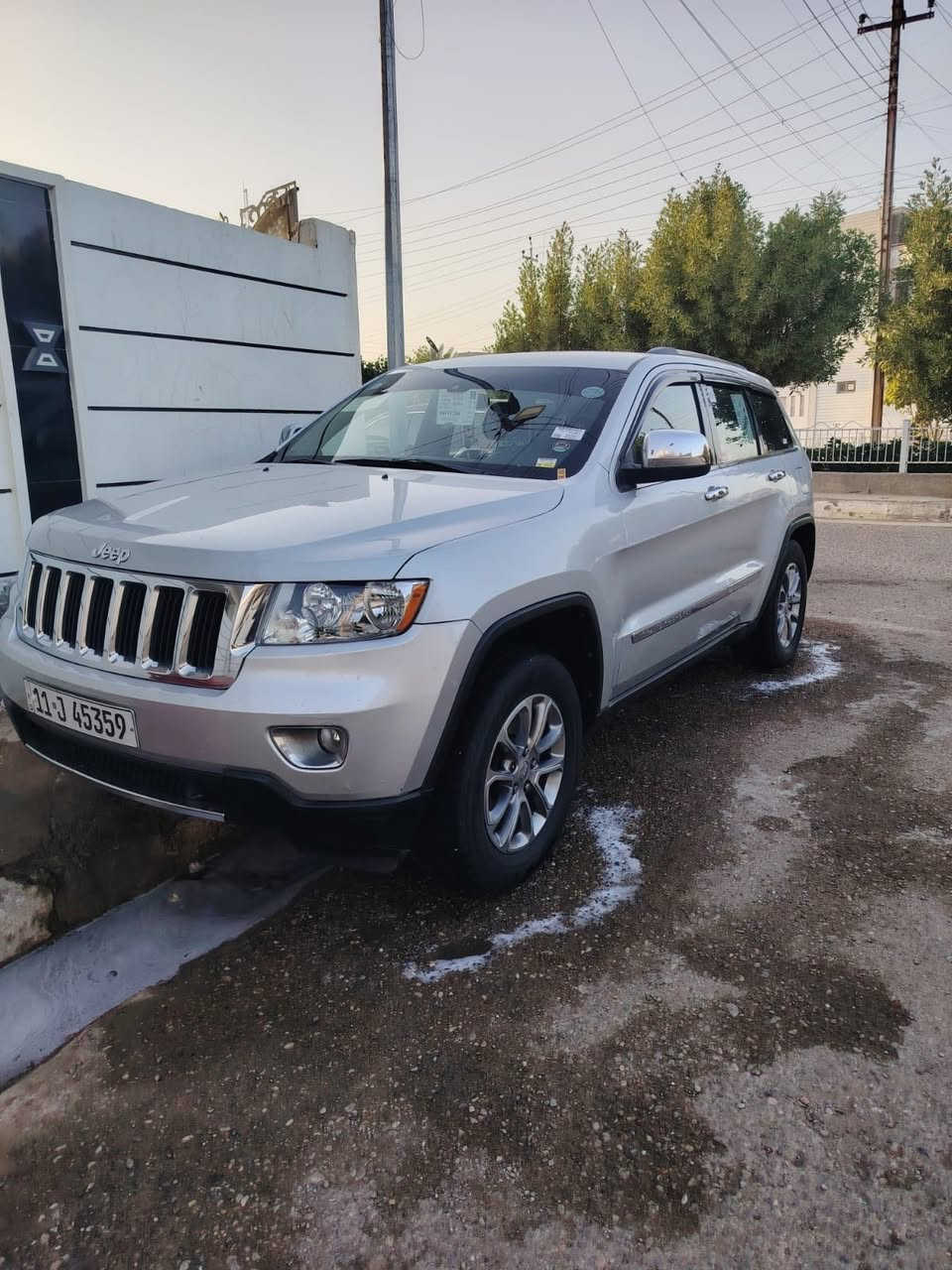 السلام عليكم
جيب لاريدو 2011 امريكي مكفوله السياره جديده بيها فقط كرت بالباب رقم بغداد فول عده الفتحه مكان الرمادي 
السعر اتصل واني حاضر
***********
