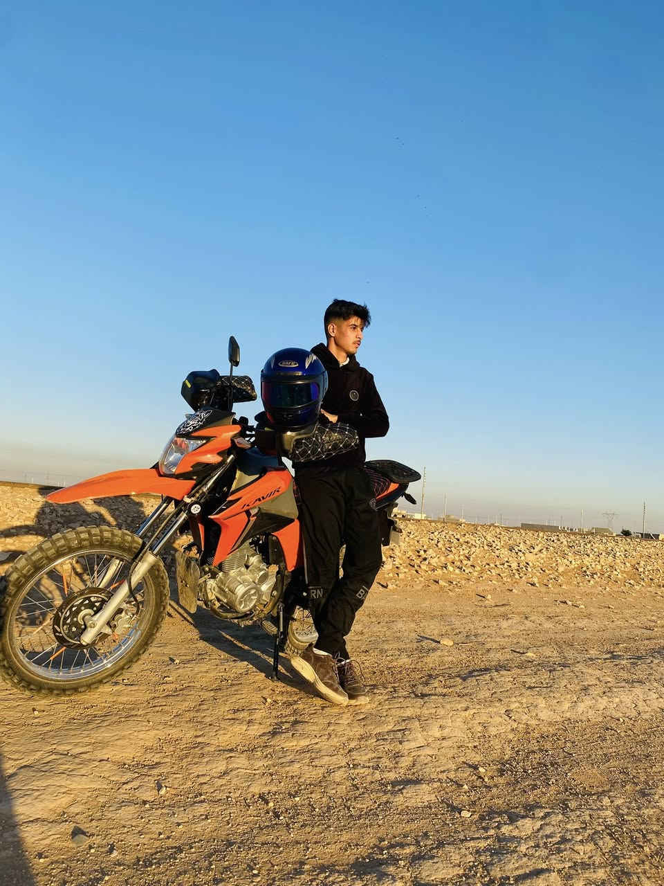 سلام عليكم قفاز للبيع موديل 2023نضيف فول مرقم كامل شرط التحويل الرقم اجنبي كامل ما ناقص  شي ككهربائيه نشاط فولل ملاحضه الماطور علك ولف مكينه مفتوحه غراض متوفره رجاء المو شراي لا يتصل ولا يعامل المكان تكريت قرب جسر تكريت السعر مليونين ٣٠٠وبي مجال اتصال عل رقم ***********
