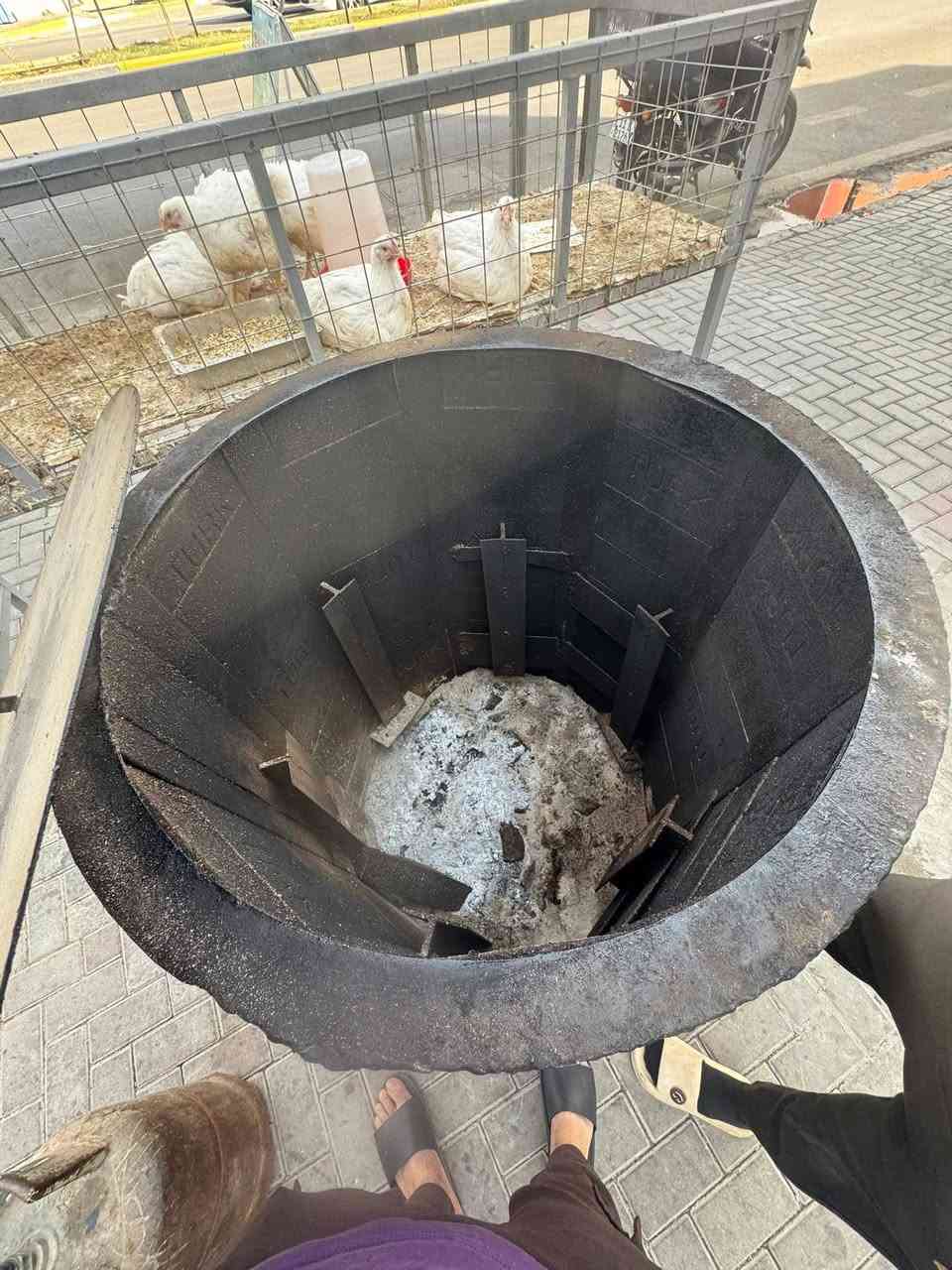 للبيع تنور شوي حديد مغلف طابوك حراري 
مع طباكات 
بغداد العامرية ٤٠٠ الف
***********
