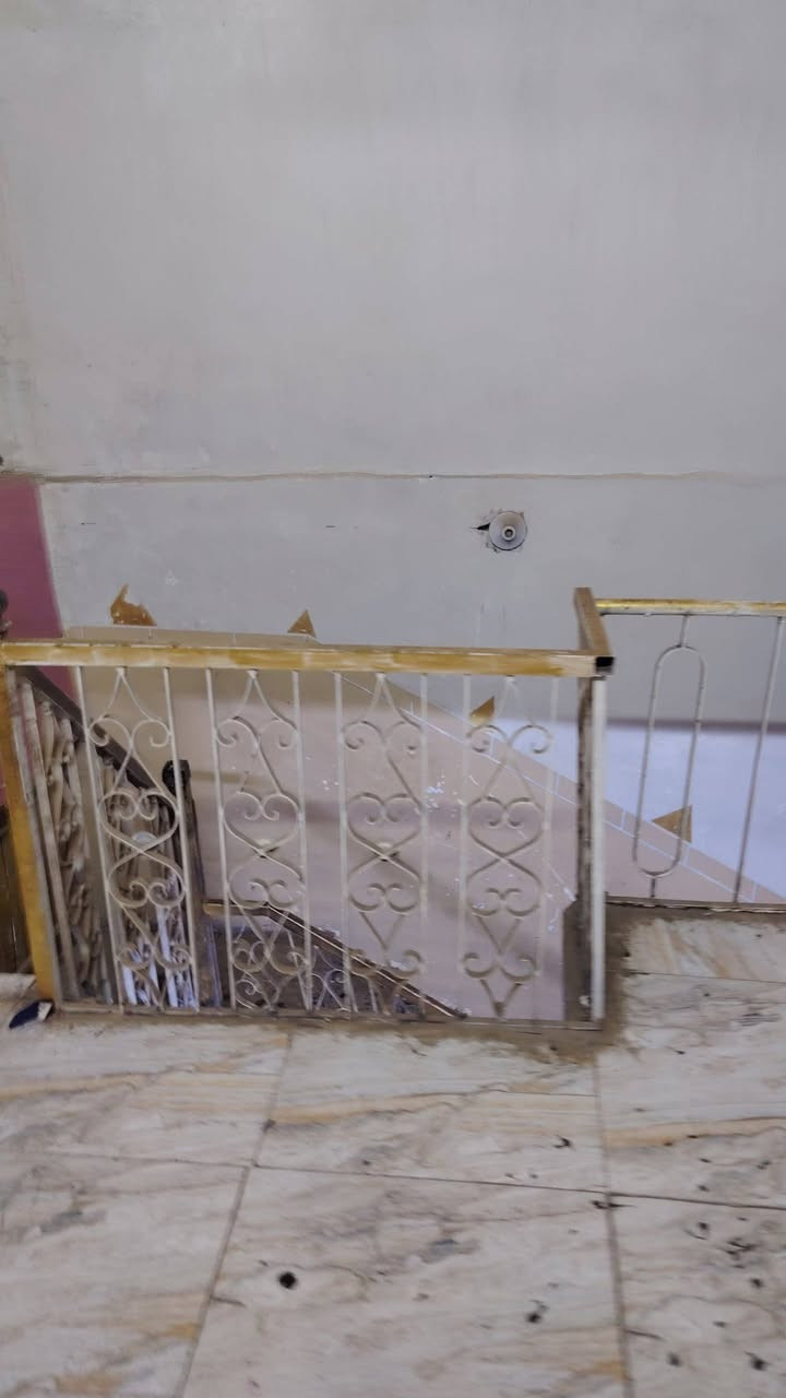 السلام عليكم بيت للبيع مساحه 100 طابقين منطقه الرشاد بغداد ***********متواجده
