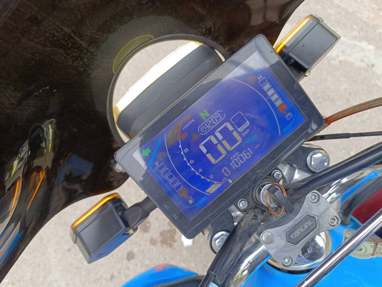 للبيع سونلنك 5 گير مديل 25 زيرو ماشية 10 الف اوراق اصولي سلف وهندر مكينة سودة 200cc بعدها بالچيس برغي مفاتح بيها صالنصة كاتم كهربائيات شلع شغال دشبول الكتروني وبي شاحن طسة ناعمة بريك امامي وخلفي اضافاتها حامل جهاز وغطاء مانع هواء ترايك مكفول سعرها 685  بدلت بيها ويل خلفي فقط مكاني بغداد البياع الشراي يتصل ***********
