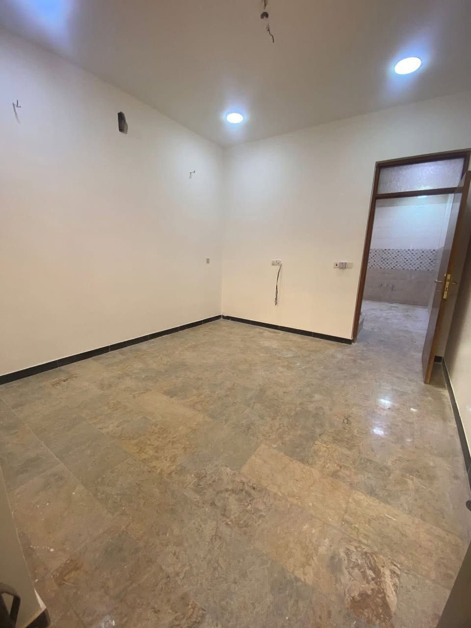 للإيجار في السيدية
بيت مساحة 50 متر زيرو 
يتكون من:. 
🏠 غرفتين نوم 
🏠 صالة
🏠 مطبخ 
🏠 خدمات
بدل الايجار 750 الف دينار 
📍 الموقع: السيدية جامع الهدى
————————————
📞للاستفسار***********
📍 أو زيارة:
مكتب الرواد للاستثمار والتطوير العقاري – السيدية

