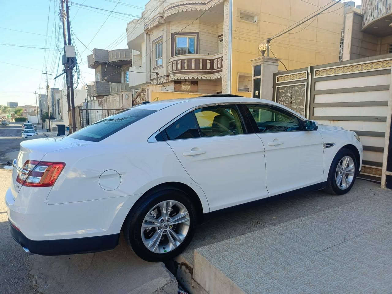 السلام عليك
فورد تورس 2013 
خليجي وكاله نيفا 
رقم سليمانيه الجديد 
مواصفات SEL
ثلاثه شاشات 
فتحه سقف
تشغيل عن بعد 
كشنات كهرب 
تبريد قطعتين 
ستاره خلفيه كهرباء 
حساسات خلفيه 
لايت عدسه زنون 
اناره محيطيه تتحكم بيها عن طريق الهاتف 
5 ويل كب حجم 18 
السبير شركه مانازل 
كود فتح وقفل باالباب 
السياره مكفوله من الصبغ والدعم والتبديل 
جديده بمعنى الكلمه 
ماشيه 88 الف مايل حقيقي
اطارات جديده 
بطاريه جديده 
محرك وكير وتبريد بحاله ممتازه 
هزه وفحص وسنويه جديده 
للاستفسار الاتصال على الرقم 
‏‪***********‬‏
