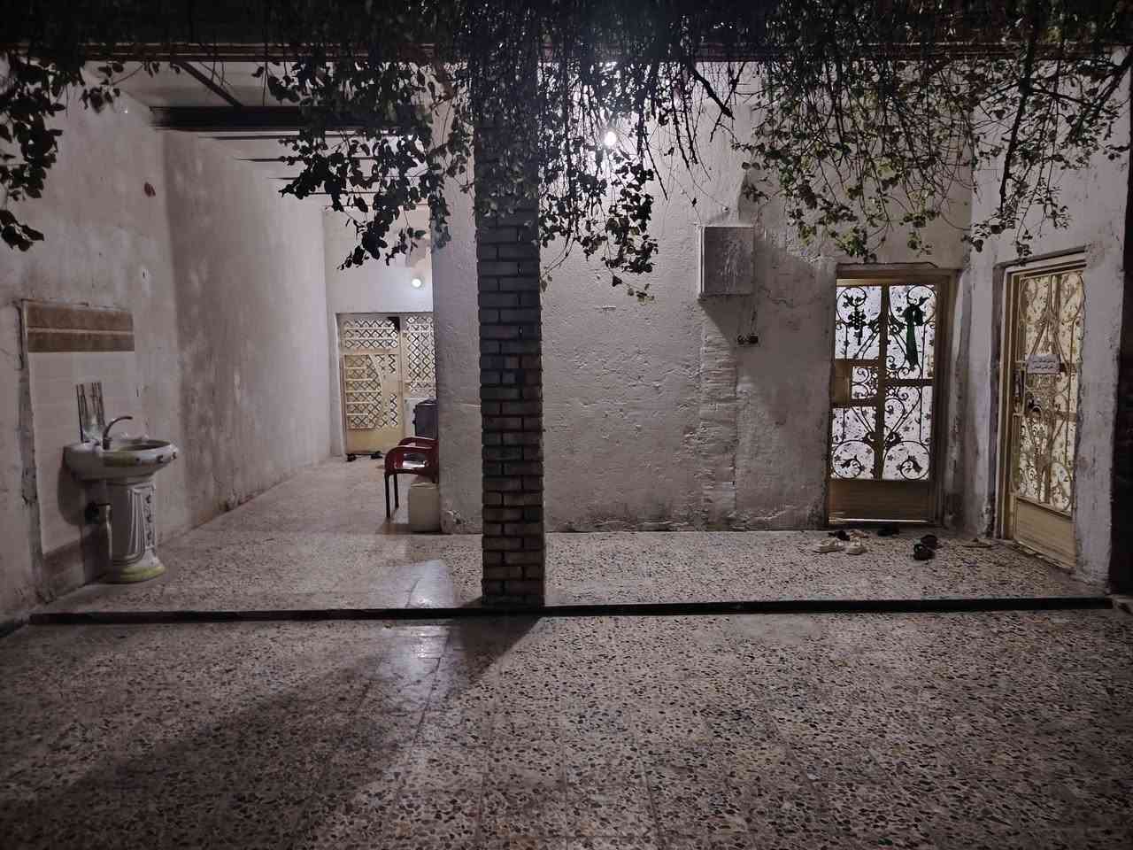 بيت البيع ميسان حي الكرامه قرب مستشفى التركي شارع ناصر ابو الباله مساحته 200 غرفتين مطبخ استقبال صاله وممر وساحه كبيره +محل
اي استفسار عله الخاص اول عله هذ الرقم ***********
