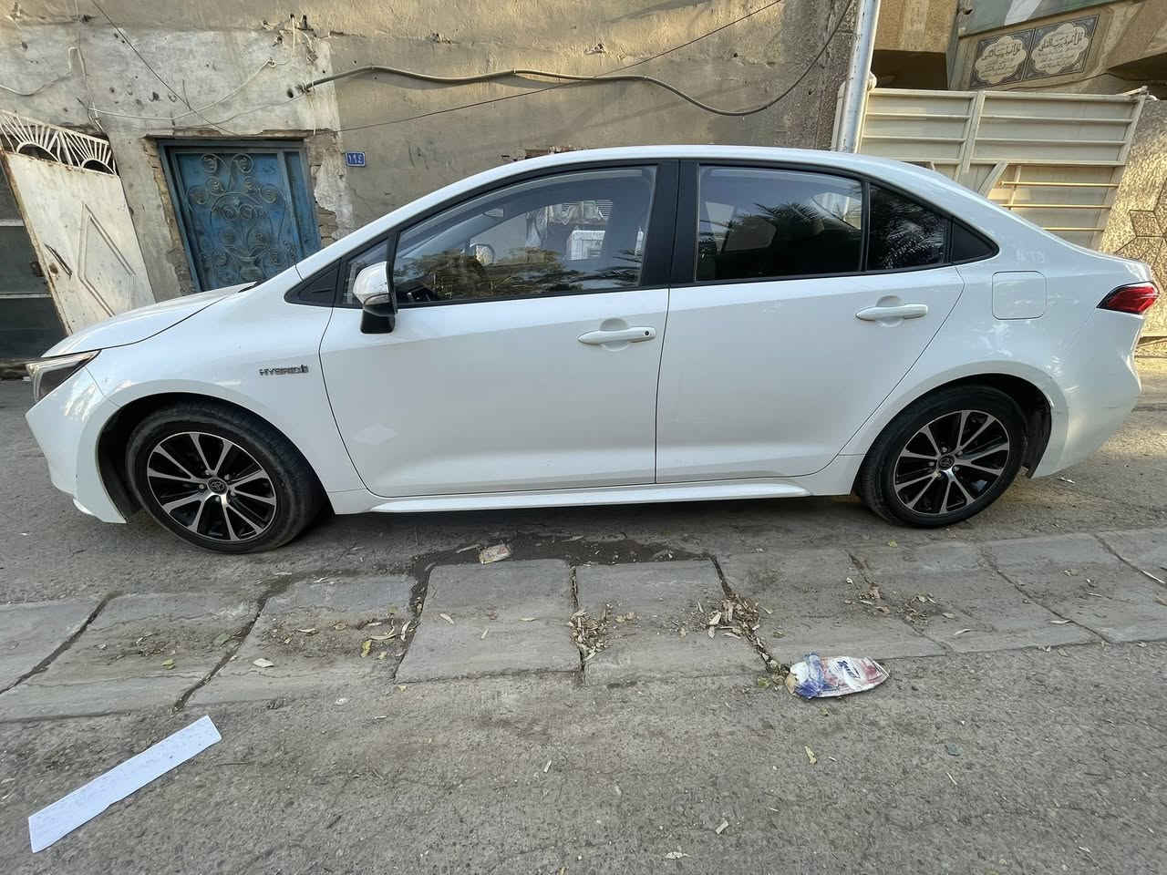 كورلا هايبرد23 السياره كفاله عامه من الصبع بيهه رصعتين بالباب ورصعه بالجنطه خفيفه سونار موجود ماشيه 100 السعر130وبيهه مجال بسيط ***********
