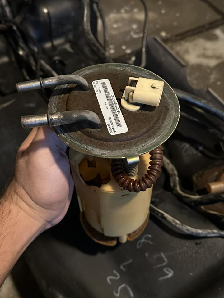 غراض بلايزر :
تانكي كامل مع صوندات ومع قاعدة فيت بم
تخم ديسكات امامي
جويتر GM اصلي
قوايش محرك عدد 4
سماعات بلادية شغاله بحالة جيدة
واتساب***********
