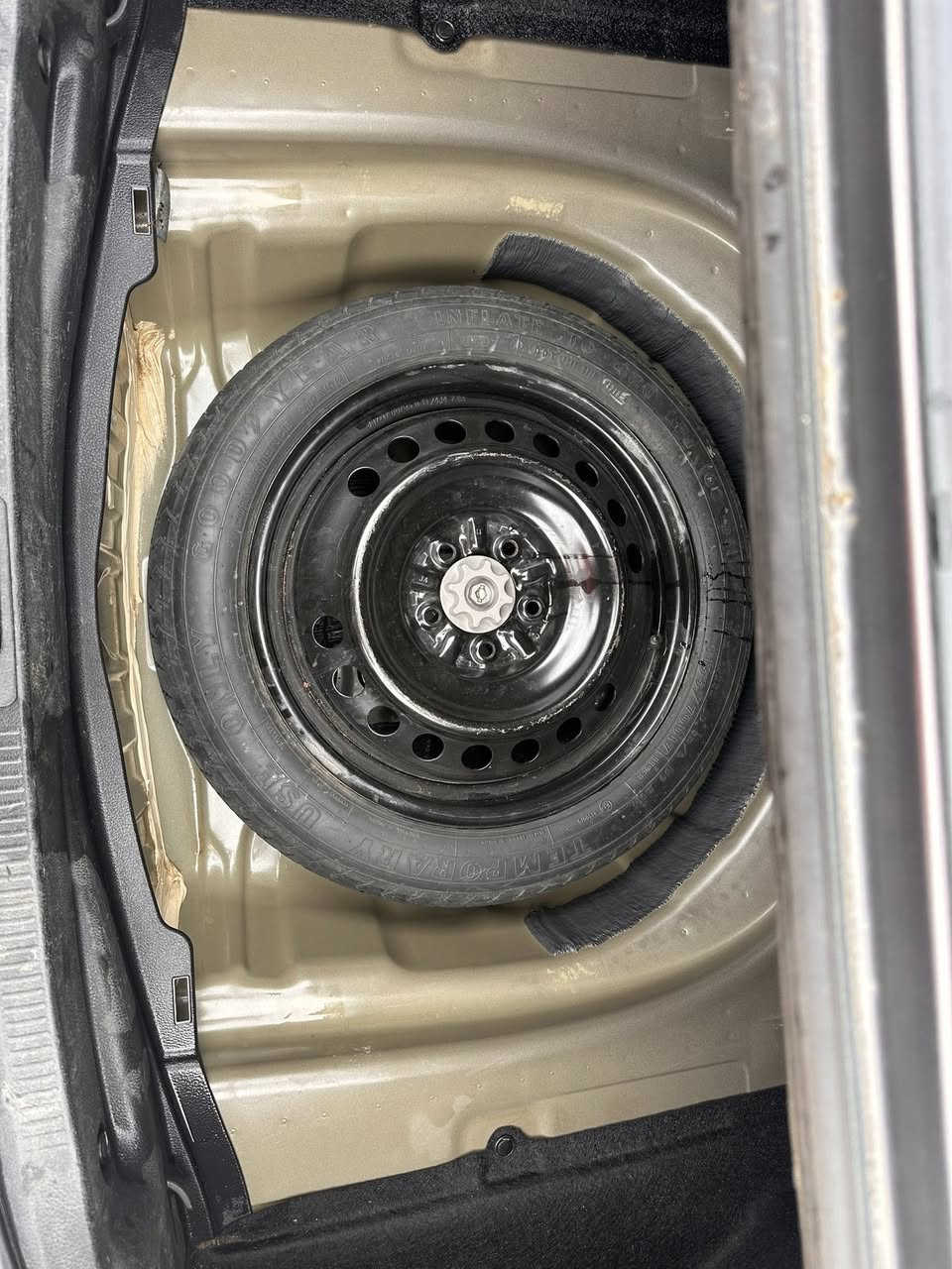 السلام عليكم
كامري موديل ١٩ فئه se
فتحه  كشن جلد كهرباء
رادار
شفتات ستيرن
لايت زنون 
بقيه موصفاتها معروفه 
رقم بغداد الجديد باسمي سنويه جديدة  صدر امامي خلفي جديد تخم تاير  سيارة حادثها جاملغ خلفي وباب وبيها ٣ قطع بالعراق والسونار موجود بالمنشور 

السعر ١٣٨ وبيه مجال 
مكان السياره الرمادي

***********
