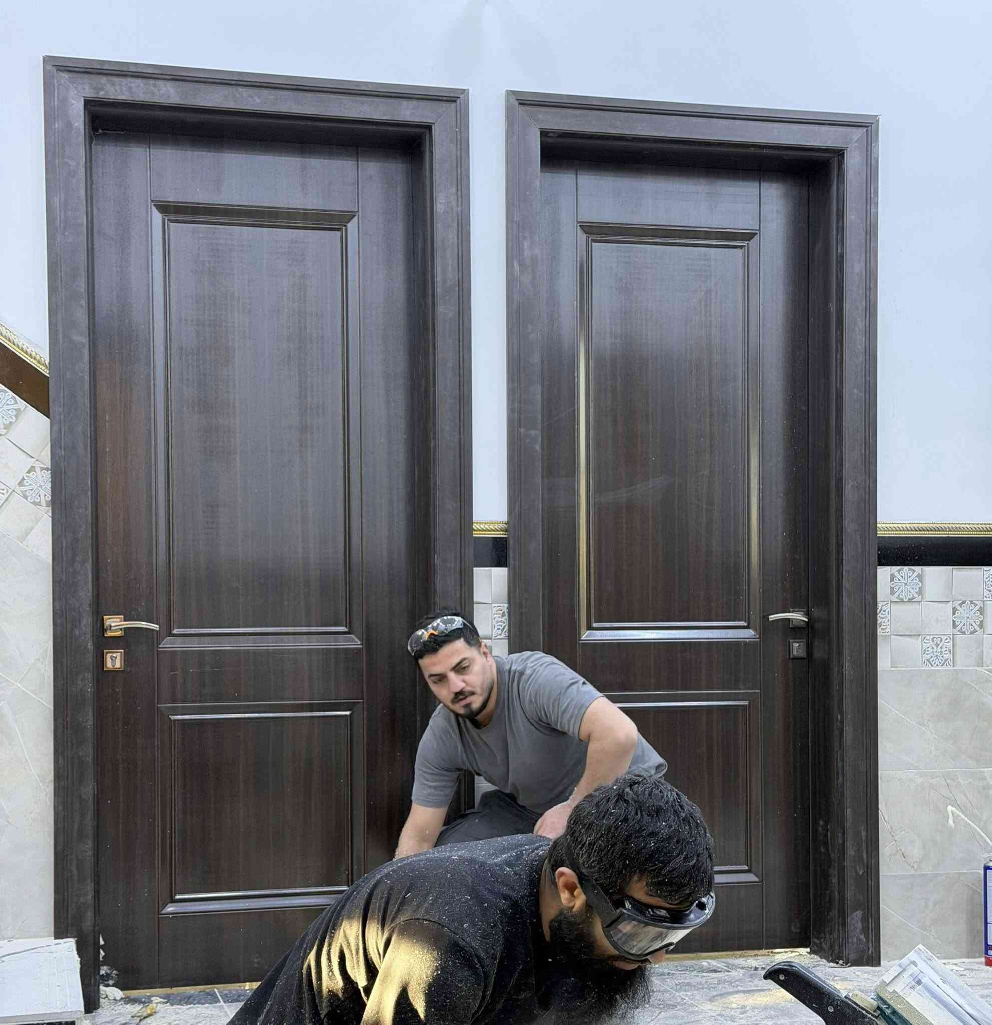 مستمرين بالمبادرة الانسانية لمساعدة أهالي ناحيتنا🤍
( نظام اقصاد بسعر النقد بدون زيادة أو فوائد )
معمل 🌟
 ابواب تركية والامنيوم / جميع الألوان 
جام / مضلل - عاكس - ضبابي - اسود - مشجر 
كاونترات / خشب - الامنيوم / جميع الألوان 
محجر / كل انواعه

العنوان : داخل السوك قرب حاتم ونعمان
              ***********
