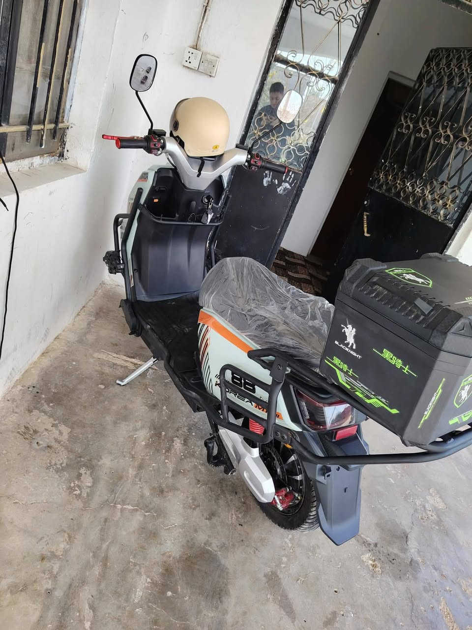 بسم الله ماشاء الله تبارك الرحمن 
من رخصت الامدن متاح ماطور شحن شبح مستعمل شي قليل بعدو وضع شركه للبيع او مراوس حسب القناعه الشراي يتفضل خاص  او يتصل على رقم *********** رقم بي واتساب
