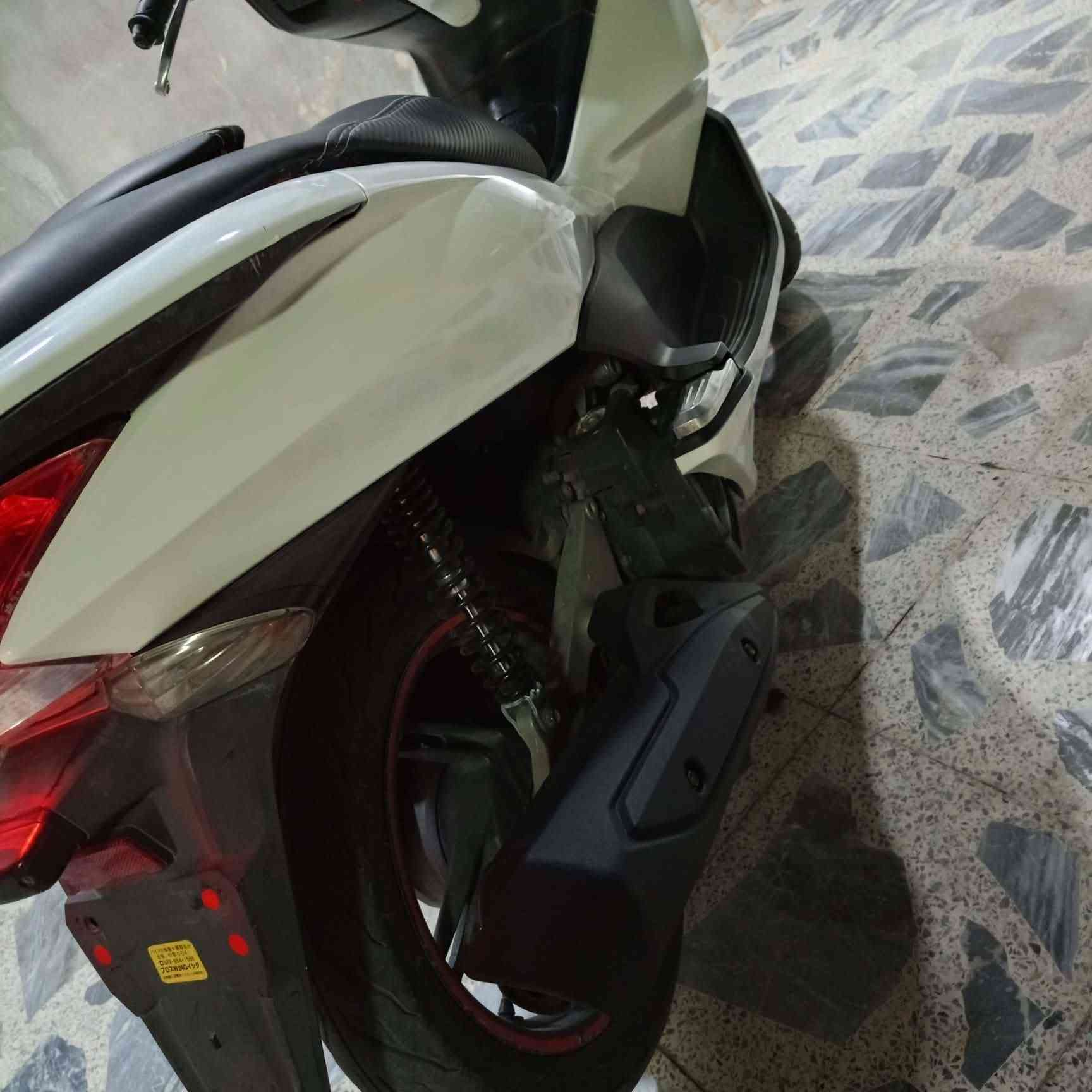 السلام عليكم دراجه pcx الجيل الأول للبيع دراجه مفوله جديده لوك اخذته كبل فتره وهسه اريد ابيعه سعر  1550 اصحاب الخبره يعرفوها للاستفسار ***********

