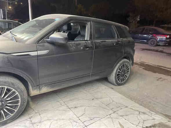 بالبداية اعتذر عن الاطالة بس حتى تكون واضحة الامور عند الكل  

كاتب كل التفاصيل اقرة المنشور للاخير 

رانج روفر ايفوك موديل 2014 اللون اسود ماشية 169.000 كيلو فول مواصفات 1/1  محرك 2.000 تيربو 
كير ومحرك خير من الله 

المواصفات :- 
كير ماوس ، تبريد ثلج  
بصمة تشغيل 
فتحة سلايد روف ع طول القمارة 
تحكمات كراسي كهرباء الامامية  
ميموري 3 وضعيات لخزن وضعيات الكراسي الامامية
كراسي جلد تدفئة 
ستيرن تدفئة 
اضاءة داخلية لمس ( تچ ) 
مري جانبية قلاب ،  متغيرة الوضعيات عند الرجوع للخلف 
حساسات امامية وخلفية وجانبية
شاشة دوارة 360 درجة 
تحكمات ستيرن فول 
انظمة قيادة المركبة 
سايد بريك اوتو / سايد بريك كهرباء 
حساس جامة امامية لمياه الامطار تشتغل وحدها عند تحسس الامطار 
اشاير بالمراية ، مانع انزلاق ومانع تزحلق ، نظام النزول من المنحدرات 
انارة داخلية متغيرة 4 الوان 
صندوك جنطة كهرباء ينغلق وينفتح كهرباء 
انظمة قيادة للطرق الوعرة والجبلية والثلجية  ، مثبت سرعة 
فول تحكمات ستيرن ، وشفتات ستيرن وانظمة صوتية 
سستم وسماعات مرديان

—————— 
السيارة عليها ادامة منظومة البانزين والمي ، دهن جديد مبدل قبل كم يوم / صدر امامي خلفي بحالة جيدة / باتري جديد 
—————— 
السيارة مغلفة اسود مات ضمان سنة 
وموجود فديو قبل التغليف 
—————-
نواقص السيارة 
حساس صالنصة / دكمة السلايد واكفة / دچة المحرك دايسة
—————
السيارة  رقم بغداد انكليزي الجديد تحويل مباشر  
—————
السعر 148 وبي مجال للعمولة
للتواصل : ***********  
واتساب او اتصال 
مكاني بغداد / بغداد جديدة
