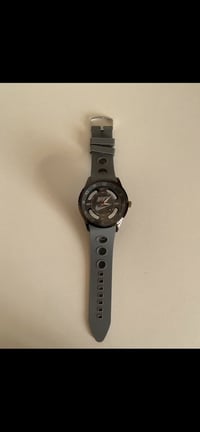 ساعات • توصيل مجاني