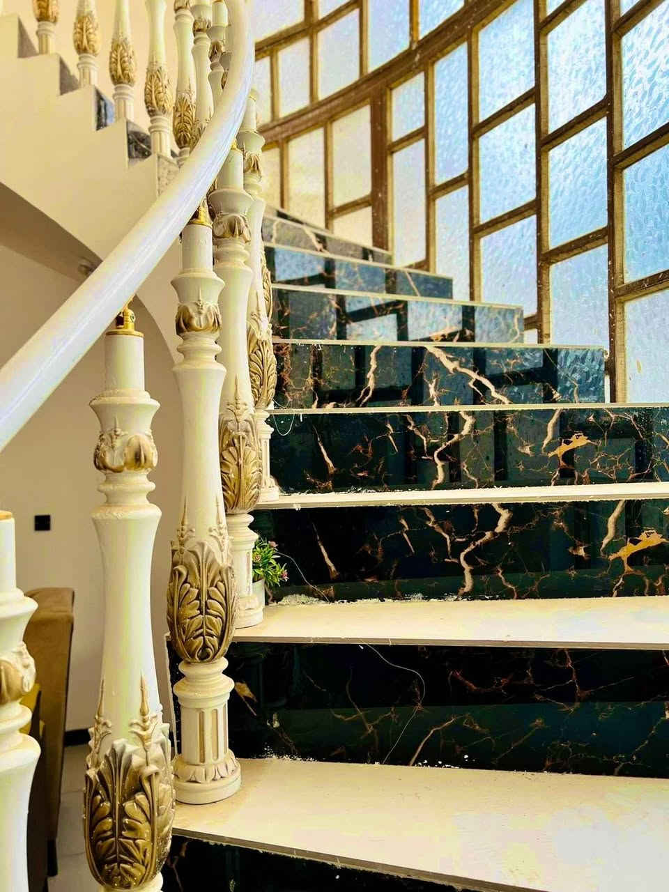 سلام عليكم بيت طابو زراعي  للبيع
تفاصيل

مساحةً 210 مكتوب 200 م 
طابقين كونكريت طابوق 
ديكورات جبس بورد 
الطابق الارضي
 غرفتين 4 ونص في 6
صالة 5 ونص في 6
مطبخ 4 في 4 
استقبال 5في 8
منور 5 في 2 
منور5 في 2
صحيات بالمنور 3في2
صحيات في الاستقبال 
الطابق الاول 
غرفة 8في 5
غرفة 4في 4
مطبخ غربي 
صالة 
صحيات 3 في 1 ونص 
سطح اول 9 في 6 
سطح ثاني 12ف 9
 

العنوان حي الامين خلف بانزين خانه شموس 
 
الاستفسار ***********   / *********** ابو حسين 

 ملاحضه البيت يباع معه الاثاث 🏠
