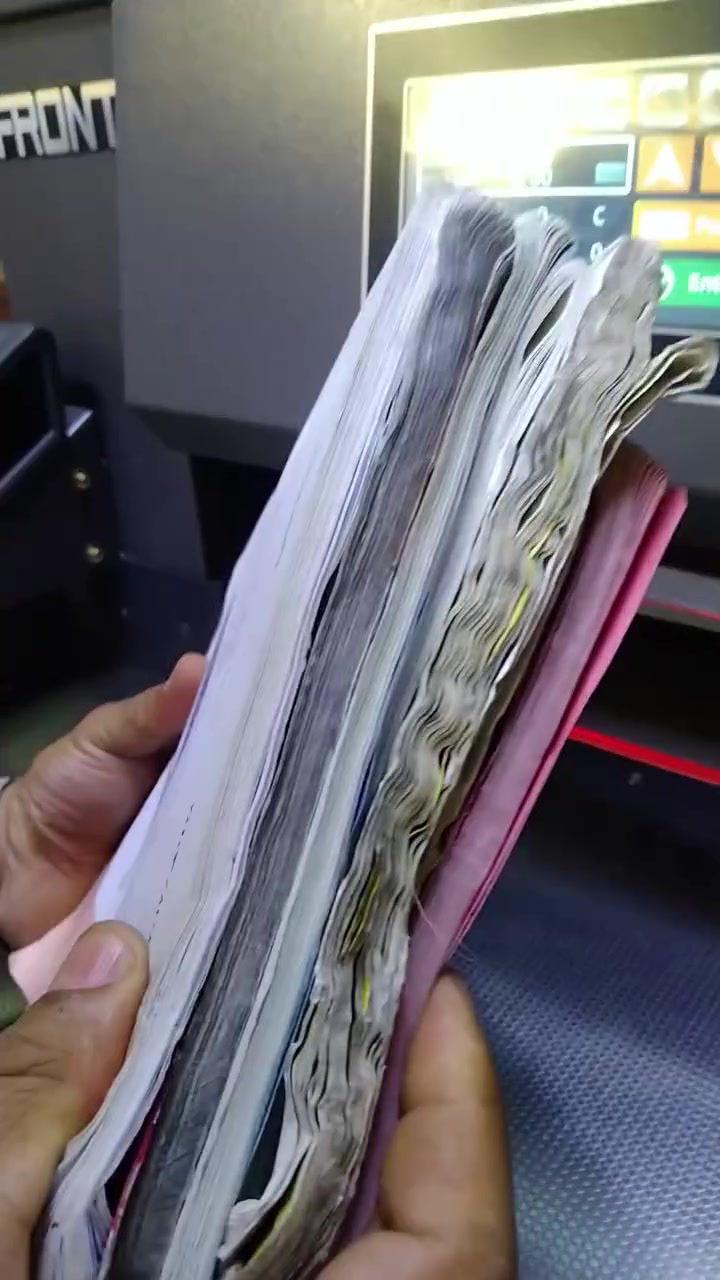 مقص هايدروليك مقاس 52 فتحة كبيرة . يمتا ز هاذا الجهاز على 4صمامات لدفع الزيت بقوة هائلة شاشة بلازمة تخزين القياسات على شكل ملف برمجة ودخال القياس وفيه مواصفات كثيرة .... ضمان سنة كاملة صيانة اذا تعرض المقص الى الي خلل الاستفسار الاتصال على الرقم التالي *********** يوجد وتساب
