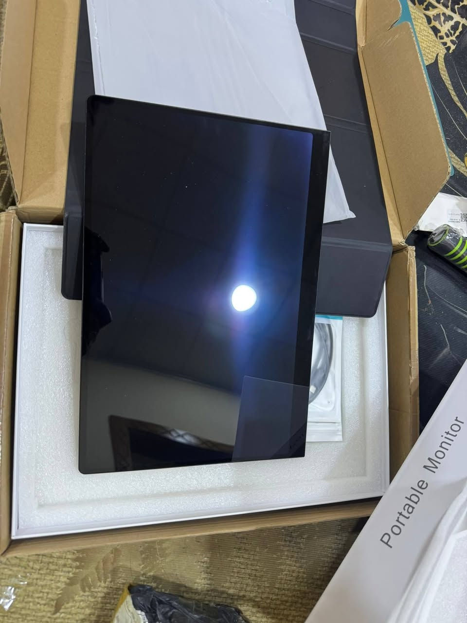 شاشة محمولة حجم 15.6 انج 
تحتوي على ثلاثه منافذ
1_تعرض من التليفون على الشاسه
2_تعرض من الابتوب على الشاشه
3_ينربط عليه سلايت او تيفي بوكس
سعرها مناسب جدا ٧٥ الف في بابل
لا يوجد توصيل


**إذا كنت صاحب هذا الإعلان وتريد حذفه لأي سبب، رجاءا أرسل رسالة إلى الدعم الفني**