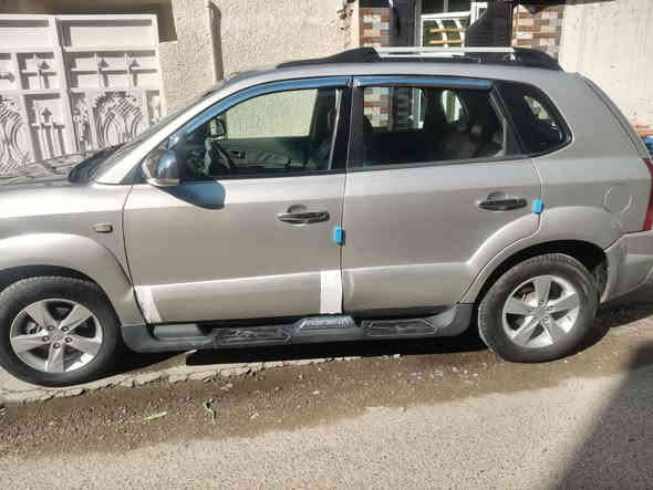 سيارة توسان موديل 2009 خليجي محرك 2000 دوش 4 سلندر مصبوغة جمالية بية بلجاملغ الأيمن سيارة جاهزة من كل النواحي رقم اربيل بسمنا دولي  سيارة كولش حلوة السعر 90 وبيها مجال الشراي يتصل مامتواجد على الفيس مكان السيارة بغداد البلديات تلفوني *********** بغداد
