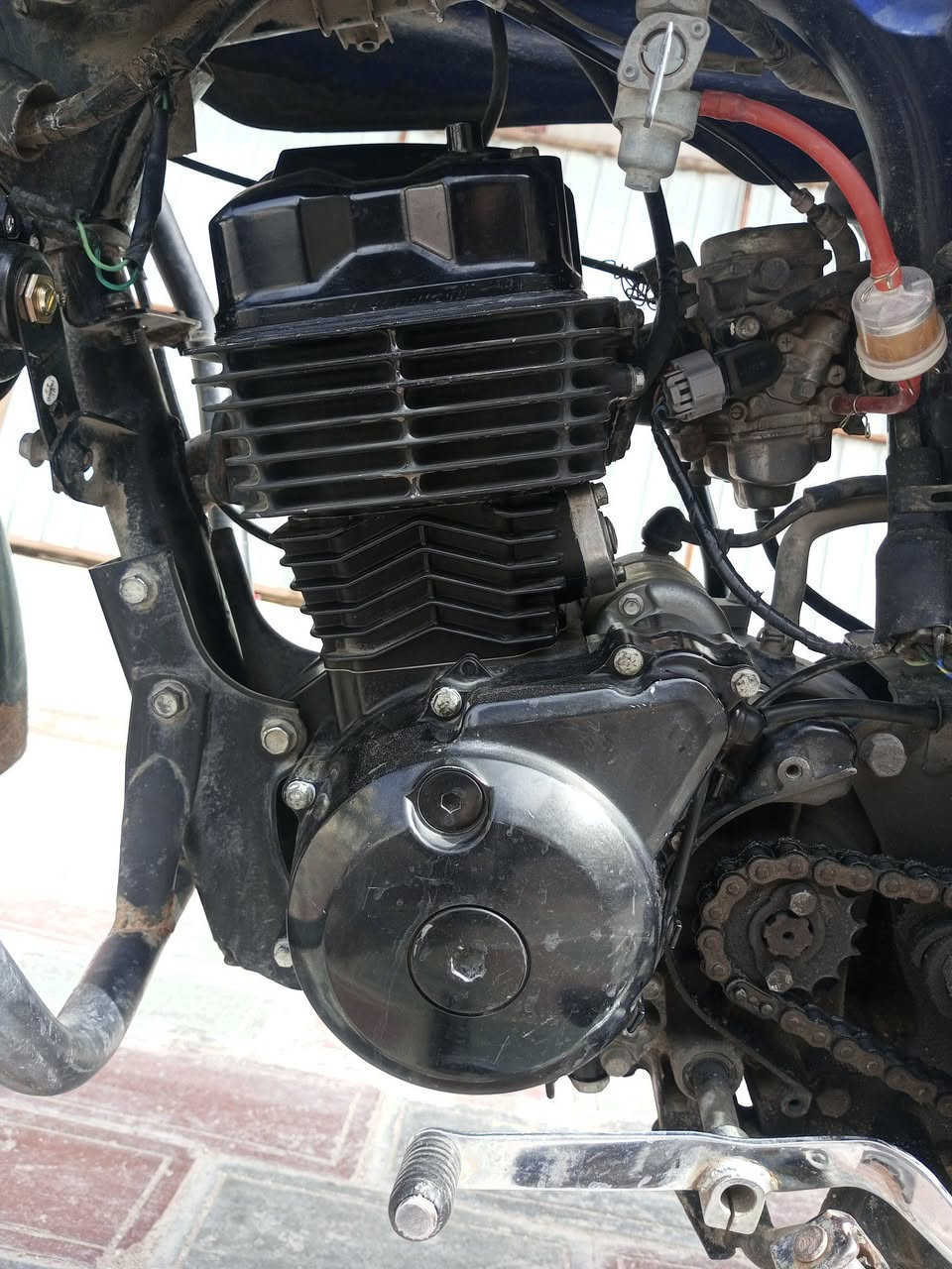 سلام عليكم دراجة هيرو موديل 20
شوية بيها نواقص قليلة ولكن المحرك مكفول اوراقها موجودة بس ماعرف اوصليات او استنساخ اني ابيع بسعر استنساخ 
راديها ب600 موقع كربلاء 
 ‏‪***********‬‏ بي واتساب
