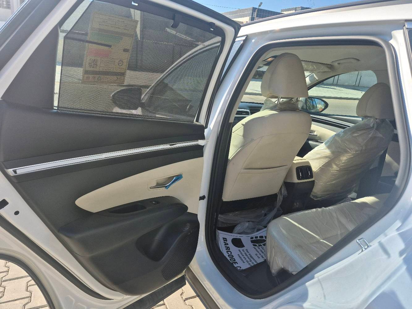 توسان 24خليجي محرك 2000فول ماعدا البانوراما بصمه تشغيل عن بعد حساس امامي خلفي لد امامي خلفي كراسي 2كهرباء هاندبريك بصمه اوتو هولد مانع انزلاق وانحدار اشايرومري شفط بردات ب ابواب شحن واير ليس مود درايف تحكمات شاشهوكامره زنون  الخ 
ماشيه 42  كفاله من الصبغ بيها بارد قليل  يم الرقم الخلفي والسونار موجود 
بغداد حي جامعه
سعر 212
***********
***********