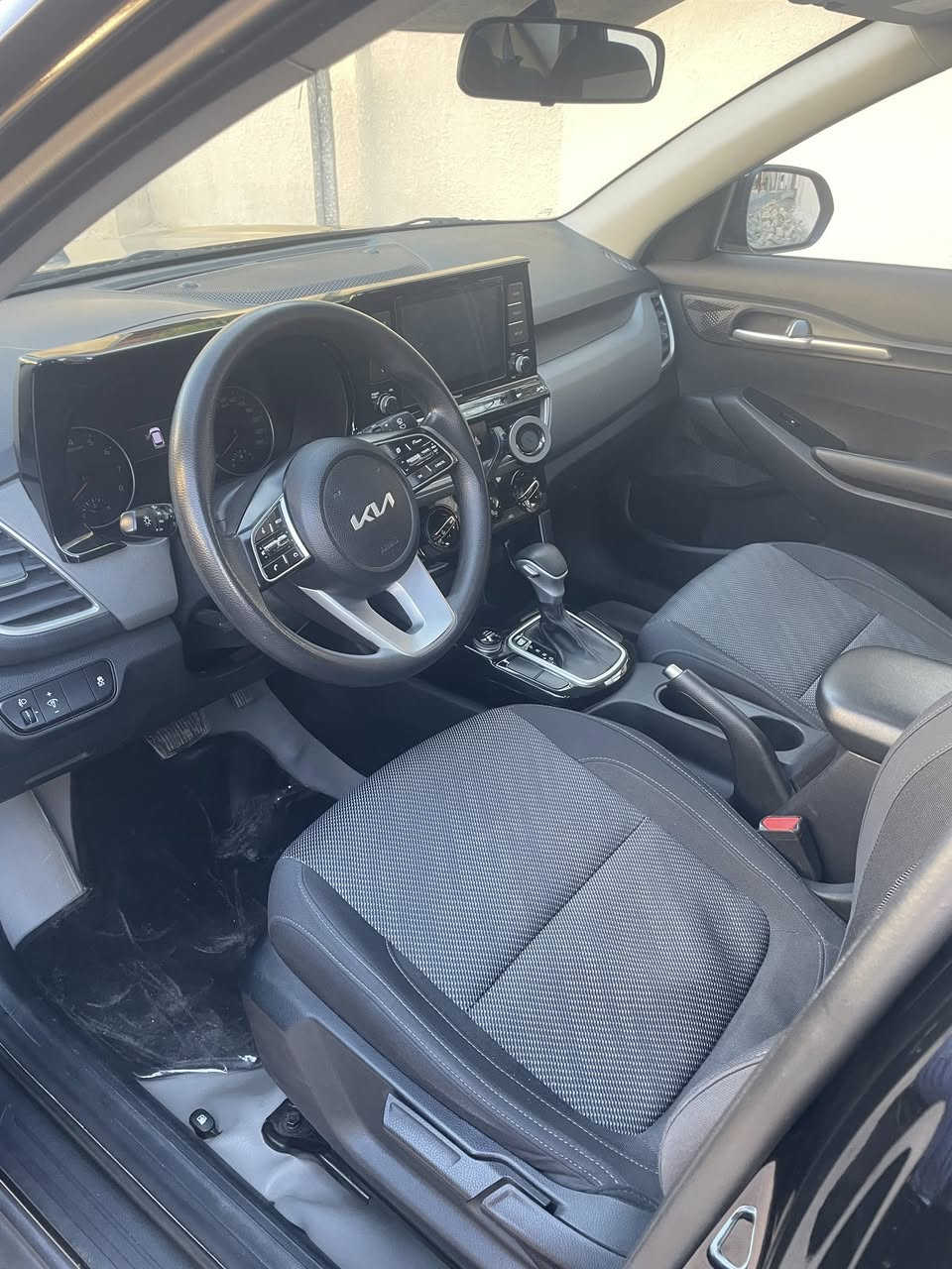 كيا سيلتوس خليجي ٢٠٢٢ ماشية ٤٢ قابلة للزيادة ( فول مواصفات ) فتحة وبصمة وتشغيل عن بعد وحساسات و٣ انظمة قيادة وكامرة دوارة وشاشة متصلة ومانع انزلاق وترحيب عند الاقتراب واشاير بالمري ومري قابلة للطي وبعد بيها هواي مواصفات 
للاستفسار خاص او الاتصال 
***********
