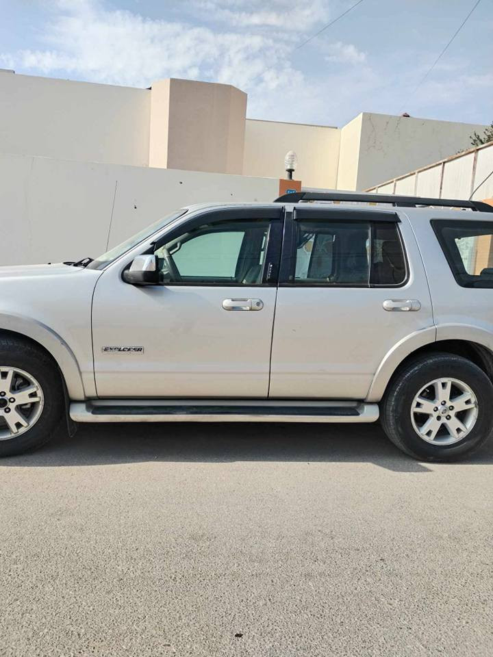 فورد اكسبلور 2007
سبعة راكب، تبريد قطعتين، فتحة سقف، تحكم ستيرن جهة وحدة، محرك، كير، كشر مكفولات، محركها 6 سلندر حجم 4000، ماشية 189 الف وقابلة للزيادة.. مكانها نجف..
سعرها 110 وبيها مجال.

متواجد إتصال، واتساب 
*********** بغداد, العراق
