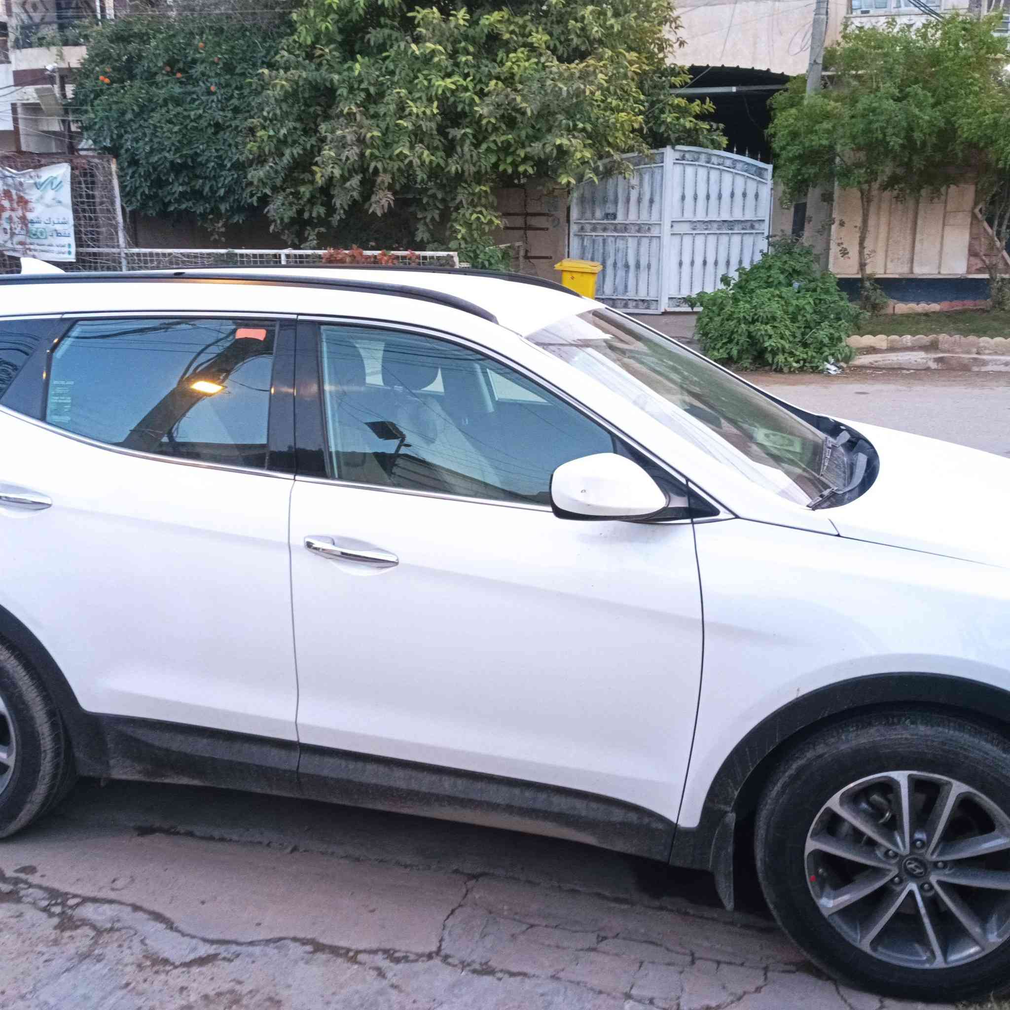 السلام عليكم ورحمة الله وبركاته من رخيصة الادمن المحترم سيارة سنتافيا 20116 وارد  امريكي محرك 2400 جي دي أي سبورت ضريتها صفحة السايق ما بيها اي نقص رقم بغداد  السعر 150 وبيها مجال الرابع بالشراء يتصل على الرقم ***********
