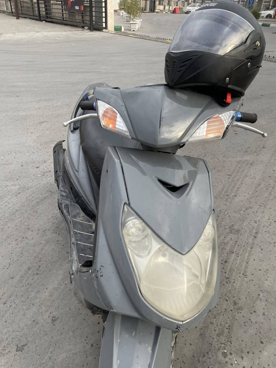 السلام عليكم 
للبيع او مراوس بـ ماكس اريد مكينه مامفتوحة ، 
سكنس فحل كابريتر الدراجة نظيفة شلعة ومعدل يخبل كلشي شغال كهربائيات نكرة سلف بكل وقت 
وبيها كلج خلفي رياضي اصلي CKG والمايعرفه يبحث عنه ، بيها بعض الخدوش وتتكحل وتحياتي الكم .
*********** واتساب او خاص اتفضلوا .
مكاني بغداد الكرادة .
