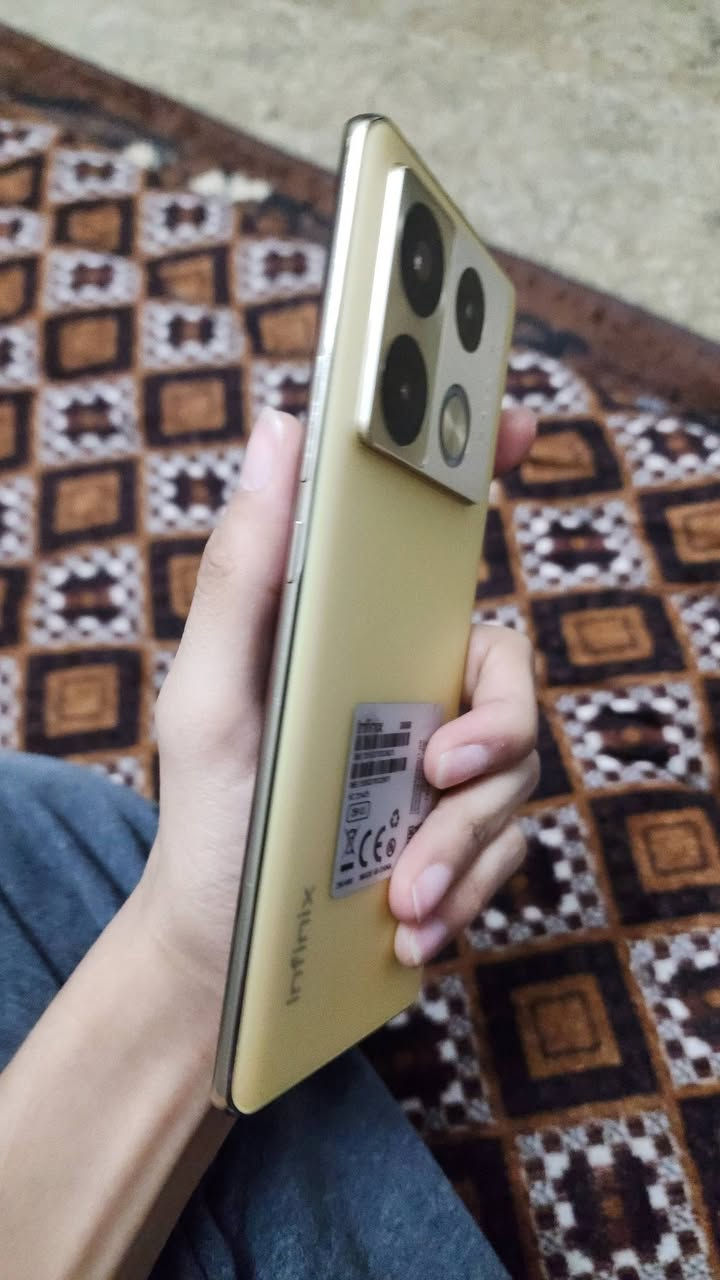 جهاز انفينيكس زيرو نوت 40 برو كل عيب مابي فقط الاثر الشفاف كما موضح صوره لا ماياثر على اللمسه او الرؤيه 
ذاكره 256 كيكا ورام 12 

الشاشة: من نوع AMOLED بحجم 6.78 بوصة، تدعم معدل تحديث 120Hz لتجربة تصفح وألعاب سلسة.

الكاميرا الخلفية: دقة عالية تبلغ 108 ميجابكسل مع مثبت بصري (OIS)، وكاميرتين إضافيتين بدقة 2 ميجابكسل.البطارية: سعة 5000 ميلي أمبير

 سعره 175 الف وبي مجال


**إذا كنت صاحب هذا الإعلان وتريد حذفه لأي سبب، رجاءا أرسل رسالة إلى الدعم الفني**
