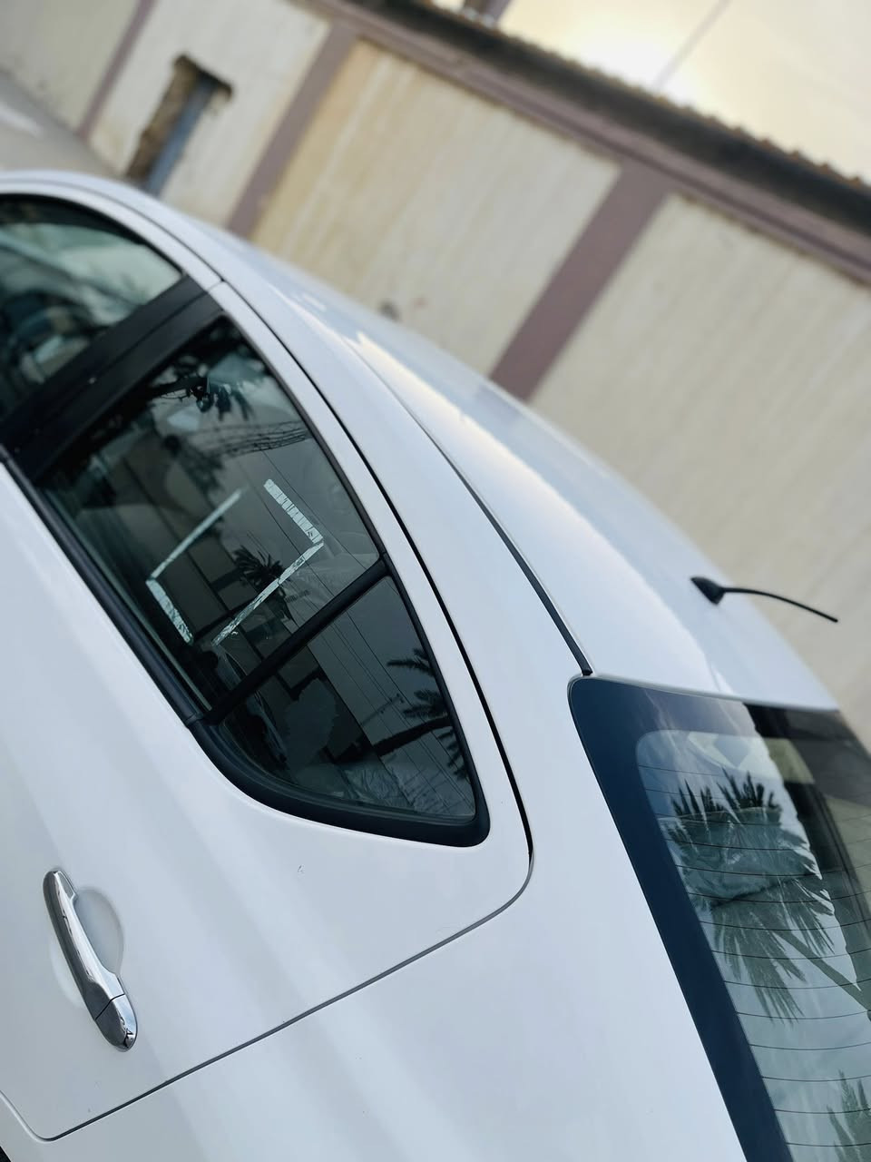 السلام عليكم نيسان سني هندي بليتة زركة الأصلي ٢٠٢٠ رقم أربيل جديد تحويل ثاني يوم 
كير مكينة تبريد صدر جديد تاير مابيه اي نقص 
ماشية ١٣٠ الف يوجد صبغ ربع الجاملغ الخلفي اليسار موجود صور قبل وبعد صبغ اثر شخط بسيط مواصفات معروفة شاشة كامره حساسات تحكم مري مابيه اي نقص السعر ٩٩ مجال بسيط حق الجية فقط مكاني بغداد المشتل او شارع فلسطين كلشي ذاكر ب منشور شوف المنشور واتصل رجاءً مقطع فديو مع سونار  ت*********** احمد

