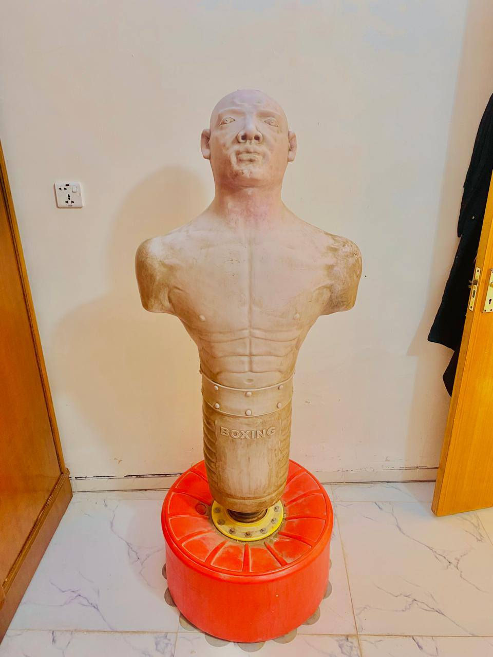 شاخص بشري
جلاتين اصلي درجة اولى  
السعر ( 250 الف ) 
لجميع العاب الفنون القتالية 
( ملاكمة - تايكواندو - كيكوشنكاي - MMA - كيكبوكس - مويتاي )
قاعدة حجم كبير
لواسق ارضية 
طول الشاخص 180 سم 
للاستفسار الاتصال على 👇🏻
***********
او مراسلة الصفحة ✏️ 
يوجد واتساب
