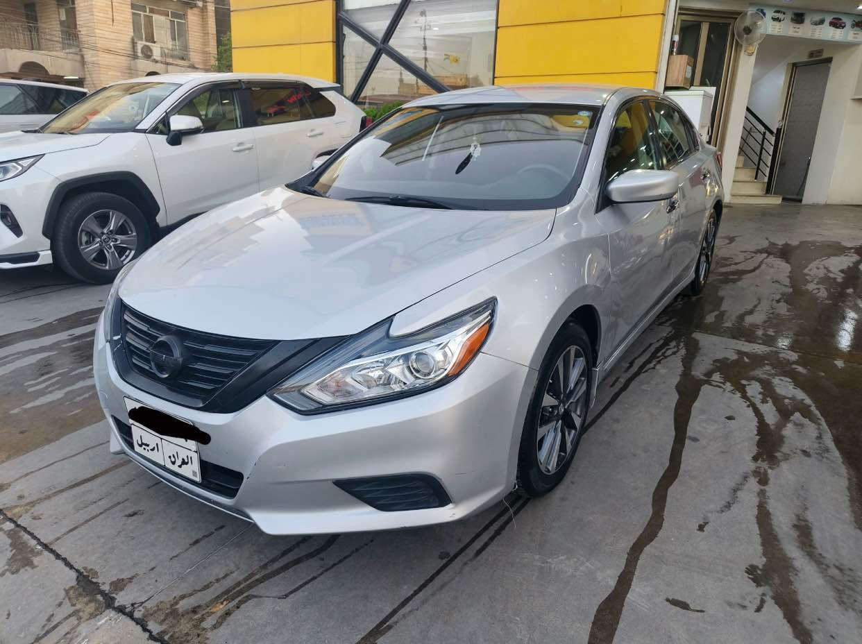 نیسان ئالتیما ٢٠١٧ 
٨٠ مایل ڕۆیشتوە 
پێنج پارچە سبوغە ( سەفحەی لای سەکن لەگەڵ سندووق ) 
تەنیا ئەوەی نیشانم کردووە لێدرانە 
زۆر خاوێن و بێ کێشەیە 
٤ تایە و ویلی نوێی لەسەرە 
سێرڤس کامل بۆ کراوە 
پێش کەپسە 
داوای ١١١ دەکەم و مەعامەلە 
0750 204 0004 ☎️ أربيل, العراق
