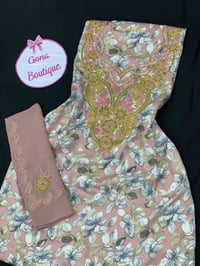 طقم فستان وشال • قماش ٣.٥م • توصيل متوفر