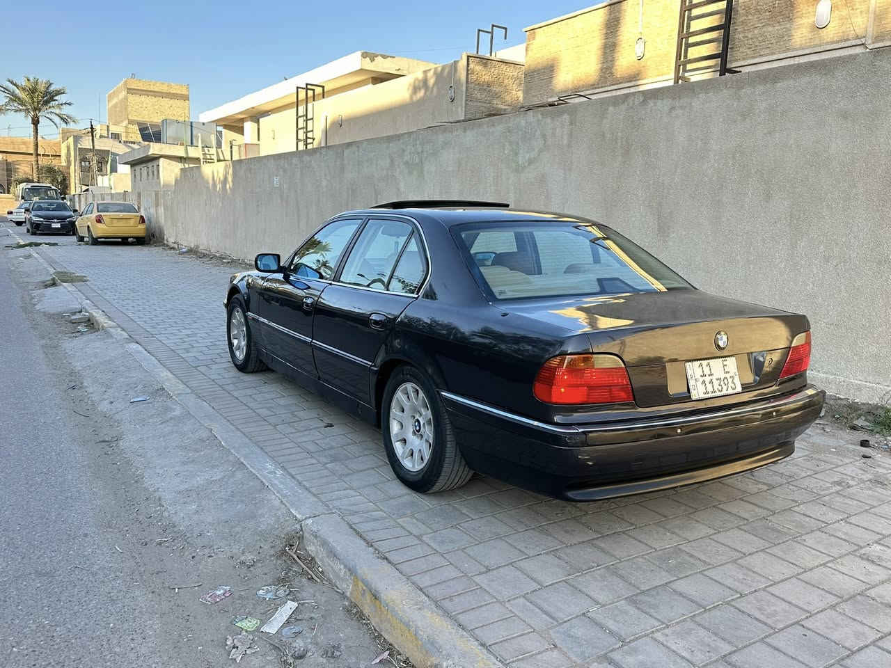 سلام عليكم
للبيع بي ام خفاش موديل 1996 محدث 2000
رقم بغداد دولي هزه جديده تحويل ثاني يوم
حجم 740 مكينه 8 سلندر جديده 
كير تمساح جديد. 
سياره فول مواصفات سلايد جام طكتين
منضومة زنون كامله داخل بيجي كشات جلد
معروفه مواصفاتها سياره مابيها أي ضربه صبغ جماليه فقط. سعر سياره 75 وبيها مجال. مكاني بغداد حي الجامعه رقمي ***********
