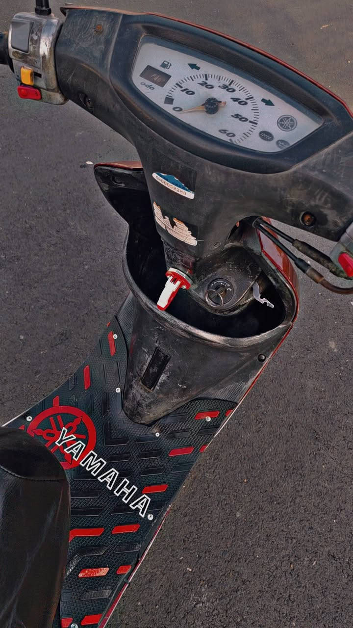 السلام عليكم دراجه ٦٠ عصفوريه المكينه مكفوله الكهربائيات كله شغاله  وشوفت عينك النظافه يشهد الله دراجه جديده متوكفك ابد نواقصه  فقط دشلي مال سلف والكابريتر تجاري كيجات لايتات اشاير كله شغال طسه ناعمه دبلات جدد قفل ستيرن شغال سعره ٣٠٠ وبيه مجال بسيط حك جيتك مكاني بغداد ساحة عدن رقم الهاتف *********** واتساب
