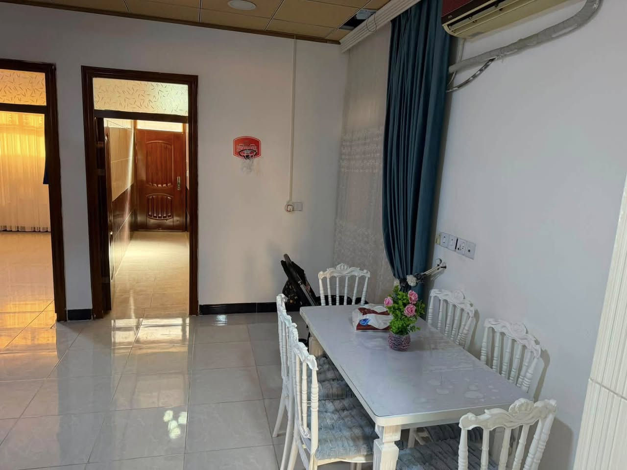 سلام وعليكم 

🏠🏡بيت للبيع مساحة 162م واجه 9ونزال 18 في ((تولةفروش)) قرب جامع رحمان  
🏠🏡بناء حديث وفول 
طابق واحد وبيتونه فوك 
🏡سعره 65مليون وبي مجال للاستفسار اتصل على ***********
