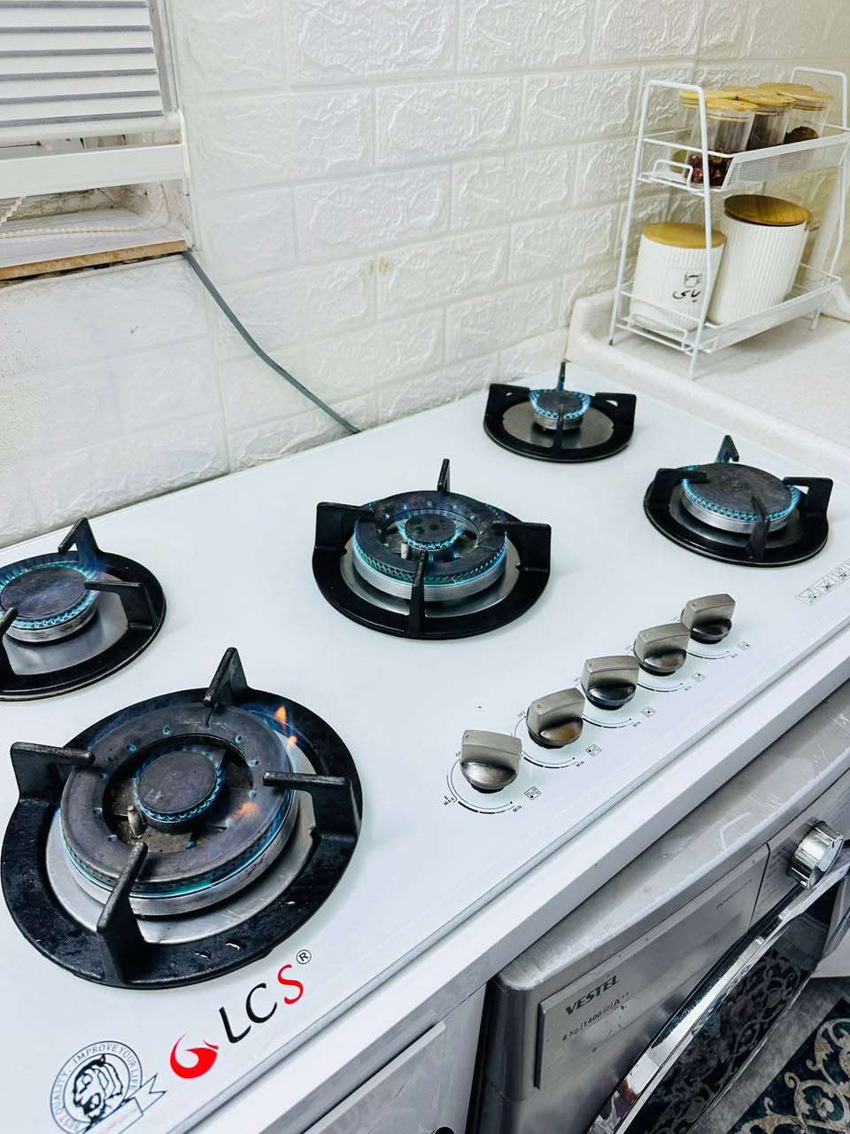 بۆ فرۆشتن، تەباغێکی جۆری LCS پێنج چاو، ڕەنگی سپی.
• دۆخی: زۆر زۆر خاوێنە و زۆر کەم بەکار هاتووە (بێ حەیبە).
• ئیشکردن: غاز و کارەبای هەمووی وەک سەعات ئیش دەکات و هیچ کێشەیەکی نییە.
• تێبینی: وەک لە وێنەکە دیارە، زۆر بە جوانی ڕاگیراوە و هی ماڵەوەیە.
نرخ: [٥٠هەزار] و کەمێک مەجالیشی تێدایە.
ناونیشان: هەولێر
بۆ پەیوەندی: نامەم بۆبنێرە لە مەسنجر أربيل, العراق


**إذا كنت صاحب هذا الإعلان وتريد حذفه لأي سبب، رجاءا أرسل رسالة إلى الدعم الفني**