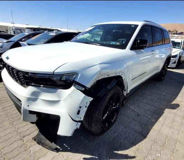 السلام عليكم
جيب كراند شيروكي لميتدد ماشية 15دخول جديد بدون رقم مصلح كامل 

موديل ٢٠٢٣

لون ابيض بلاك اديشن 

فتحة 

كشن vip  ٧ راكب جلد كنتارة

مكينة ٣.٦ 

رادار امامي 

رادار جانبي ( نقطة عمياء ) 

تدفئة ستيرن 

كشنات تدفئة 

تحديد مسار 

كير ماوس 

شاحن لاسلكي 

دخول ذكي 

ويل قياس ٢٠ 

صندوك كهرباء 

كشن كهرباء 

حساسات خلفية 

كامرة خلفية

تشغيل عن بعد 

دفع رباعي 4X4

***********
