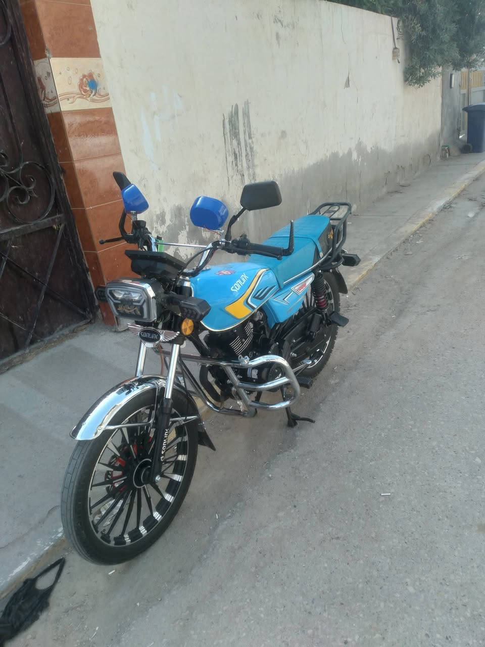 للبيع ايراني سونلك محرك 200 اسود مكفول من كلشي بي منفيس نكره صلف هندر كهربائيات كلها شغاله موديل 2025 بعده ب جيس شخط مابي السعر 800 المكان فلوجه
***********
