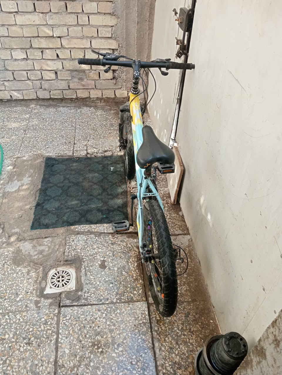 بايسكل للبيع بس بنجر بالتاير الورة   بس والباقي شغال المكان مدينة الصدر  التواصل
***********
