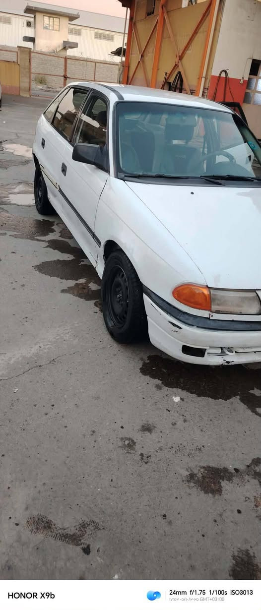 ‏‪0750 341 9563‬‏
‏‪0770 172 8825‬‏
استرا محرك ١٦ موديل ٩٥ كير محرك شرط طخم تاير جديد بيها صبغ كم قطعه تكم سقف شواصي شرط سنويه بأسمي  السعر 35
